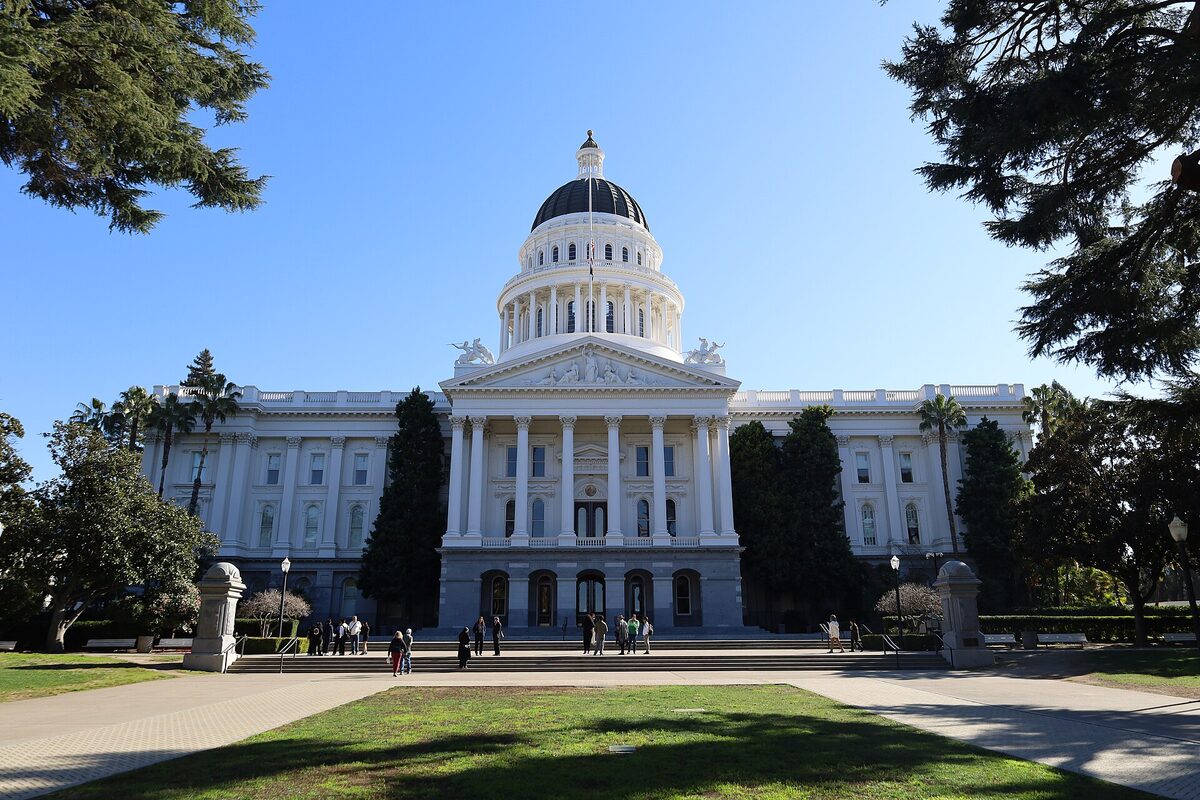 California Enacts Seven Data Center Laws on Ratepayer Tariffs, Water Disclosure and CEQA Review