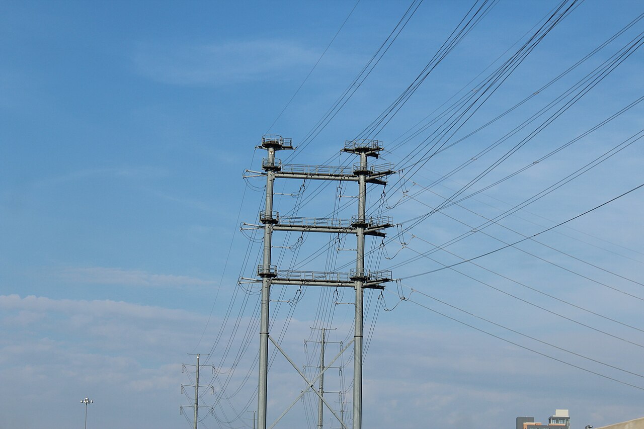 Large-Load Power Tariffs Explained: Who Pays for the Grid Upgrades
