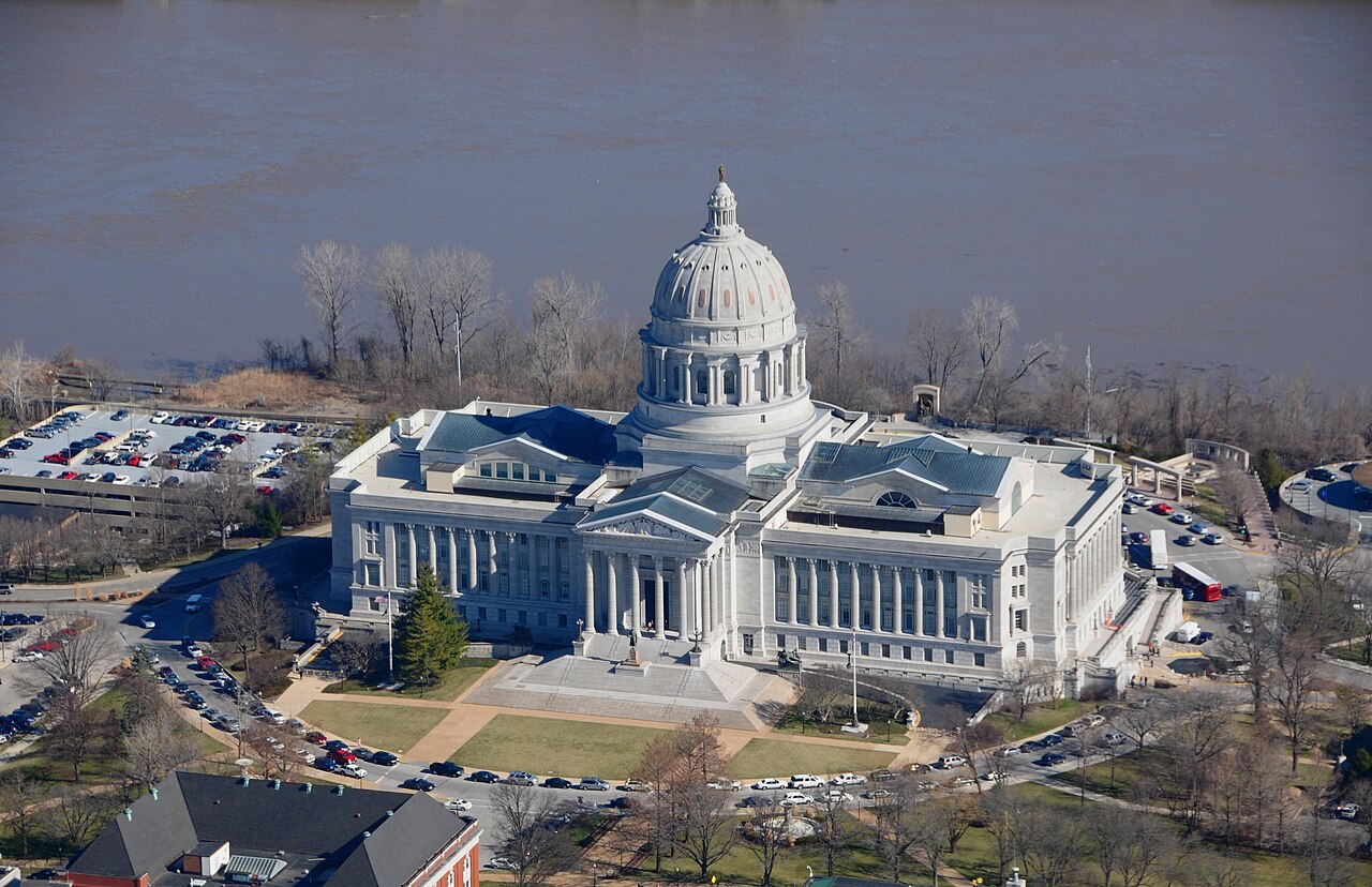 Missouri Consumer Advocates Say Large-Load Tariff Falls Short on Data Center Costs; PSC Staff Defends Safeguards