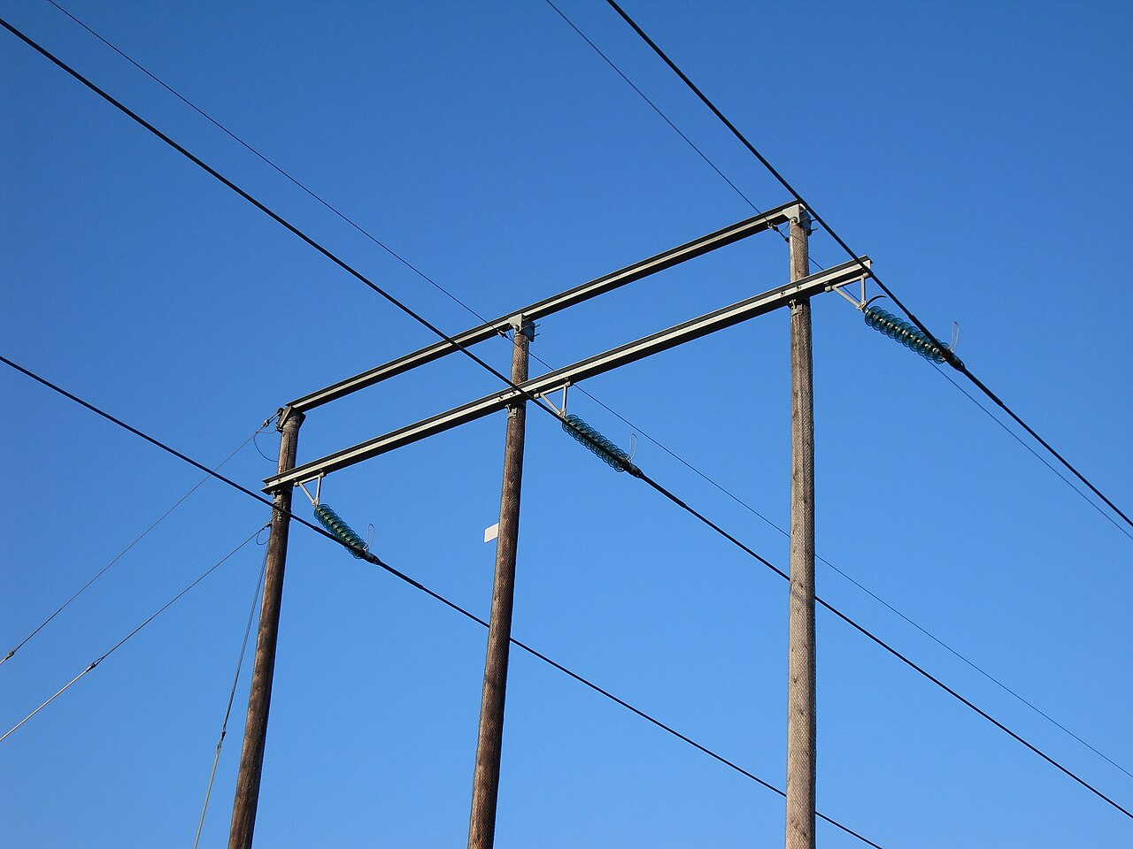 NextEra Signs Three Federal Energy Hub Agreements Totaling About 16.5 GW, Secures $5.7 Billion for Data Center Power